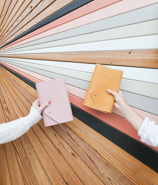 Classic Leather Folio